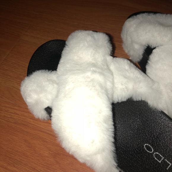 🌸SALE🌸 New ALDO Fur Slides - Picture 2 of 8